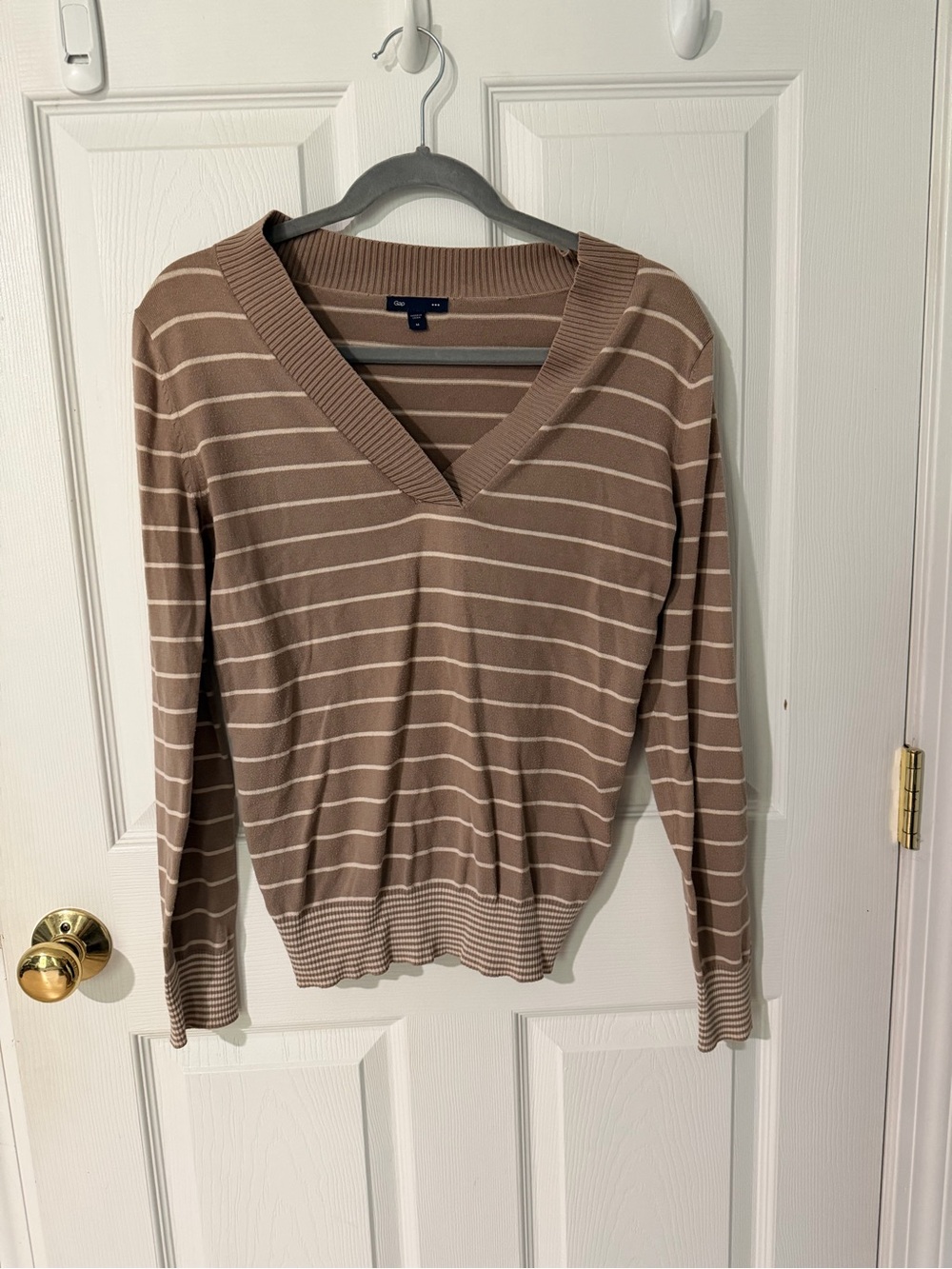 Classic V-Neck Striped Sweater - Taupe/White